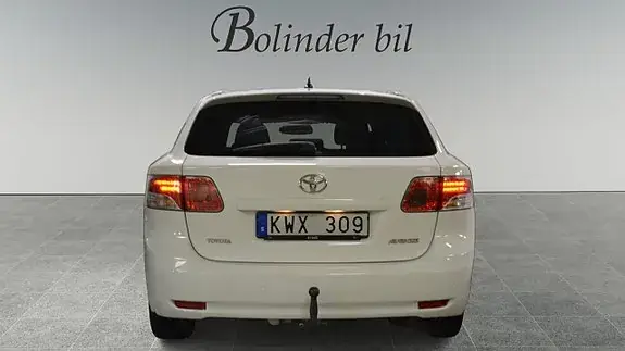 Toyota Avensis 2010 photo 5