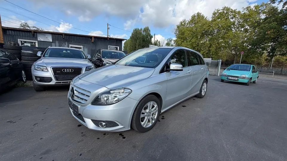 Mercedes-Benz B 180
