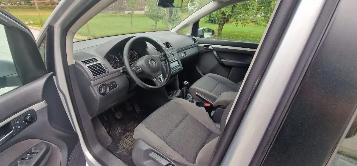 Volkswagen Touran 2010 photo 3