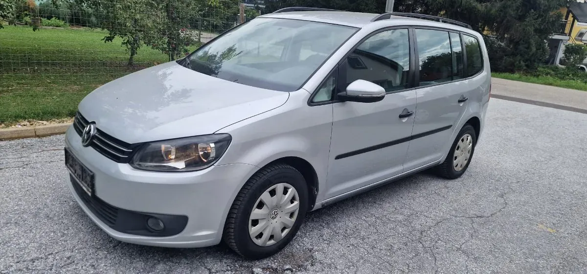Volkswagen Touran 2010 photo 2