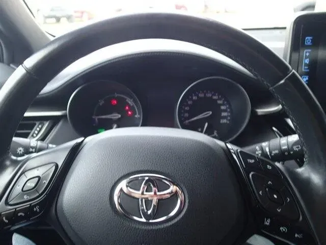 Toyota C-Hr 2019 photo 3
