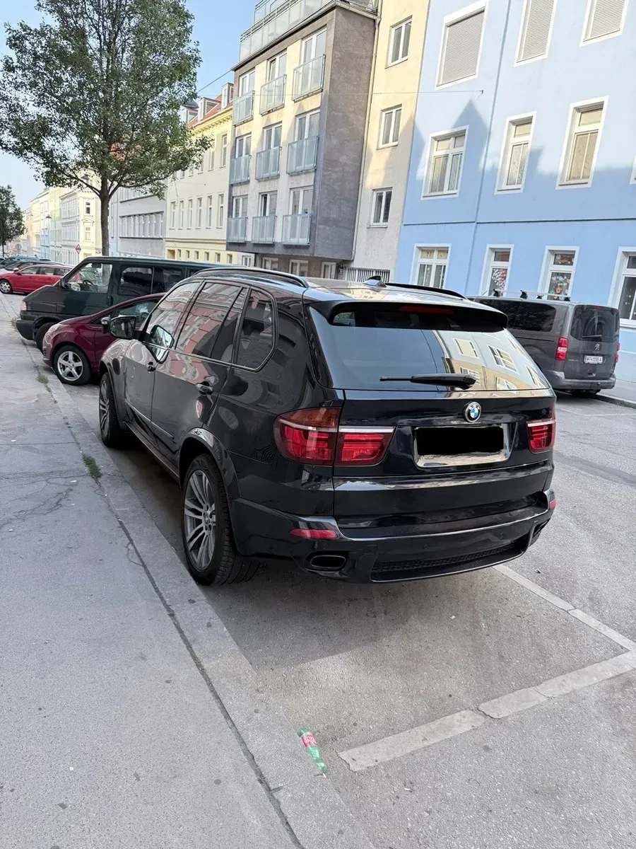 BMW X5 2011 photo 2