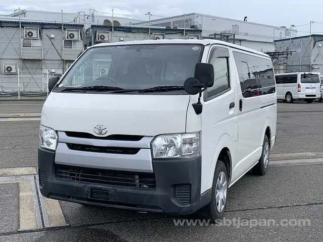 Toyota Hiace 2016 photo 2
