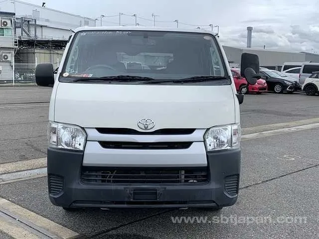 Toyota Hiace 2016 photo 5
