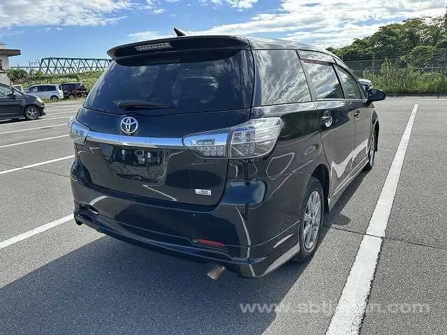 Toyota Wish 2013 photo 4