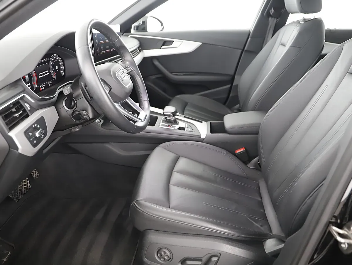 Audi A4 2023 photo 2