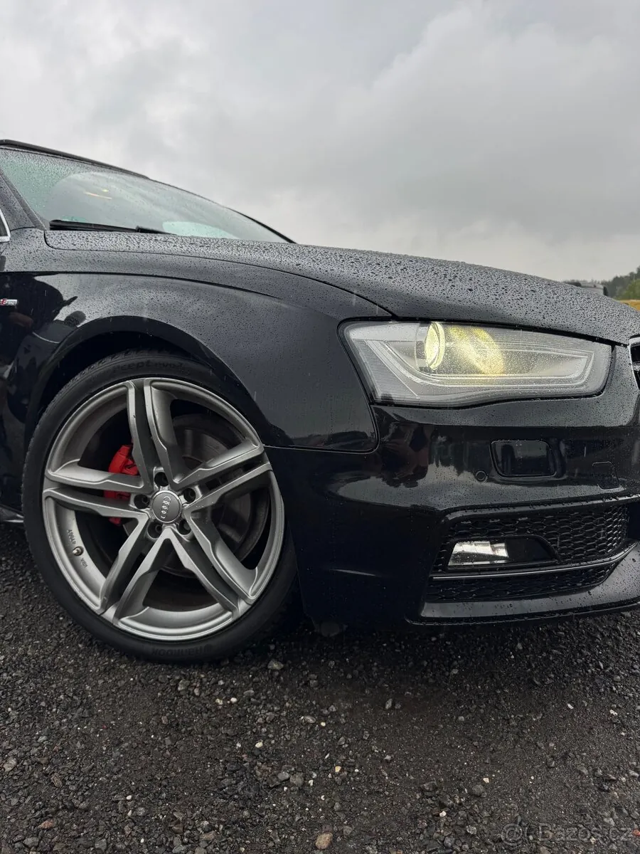 Audi A4 S Line 2013 photo 2