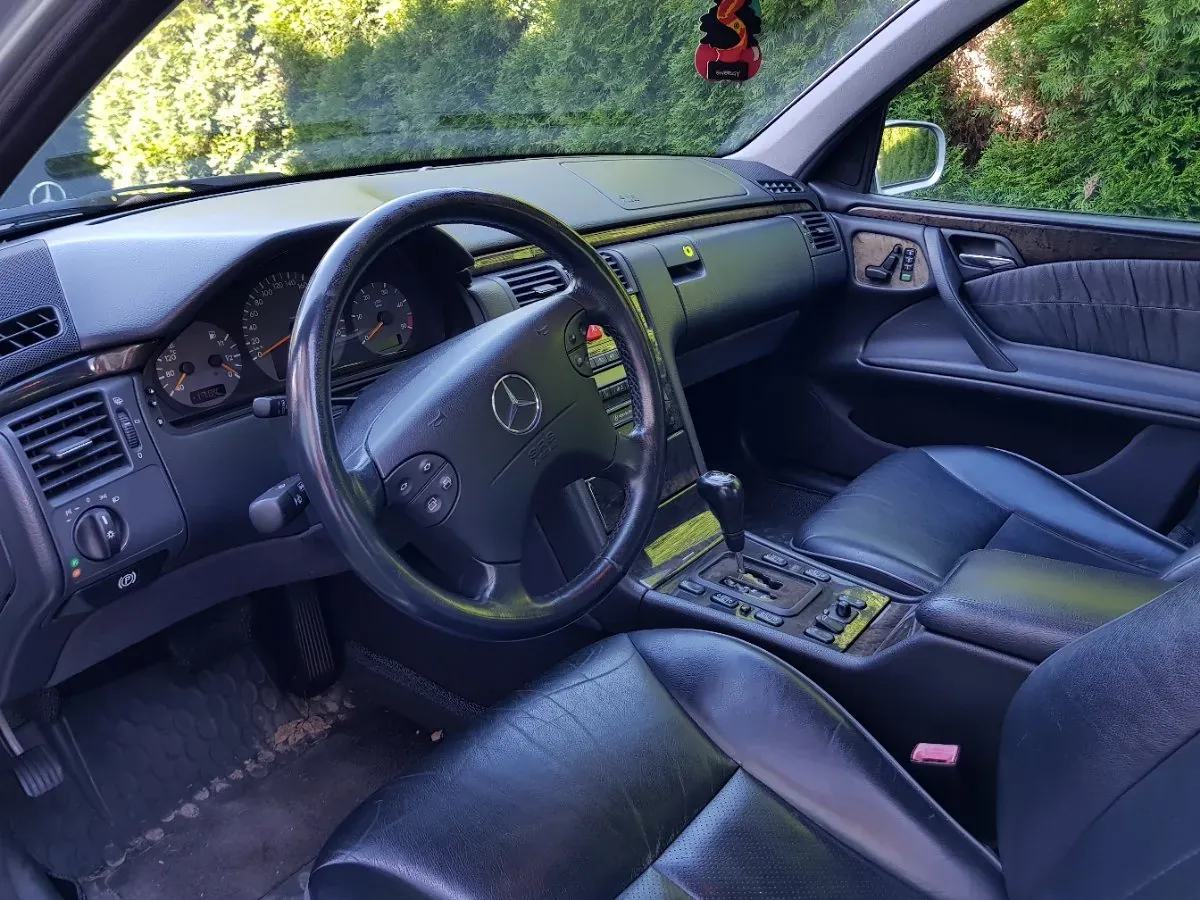 Mercedes-Benz E-Class 1999 photo 3