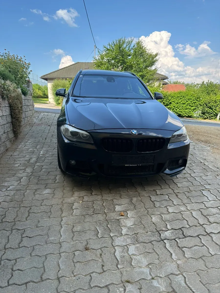 BMW 5 Series 2012 photo 2