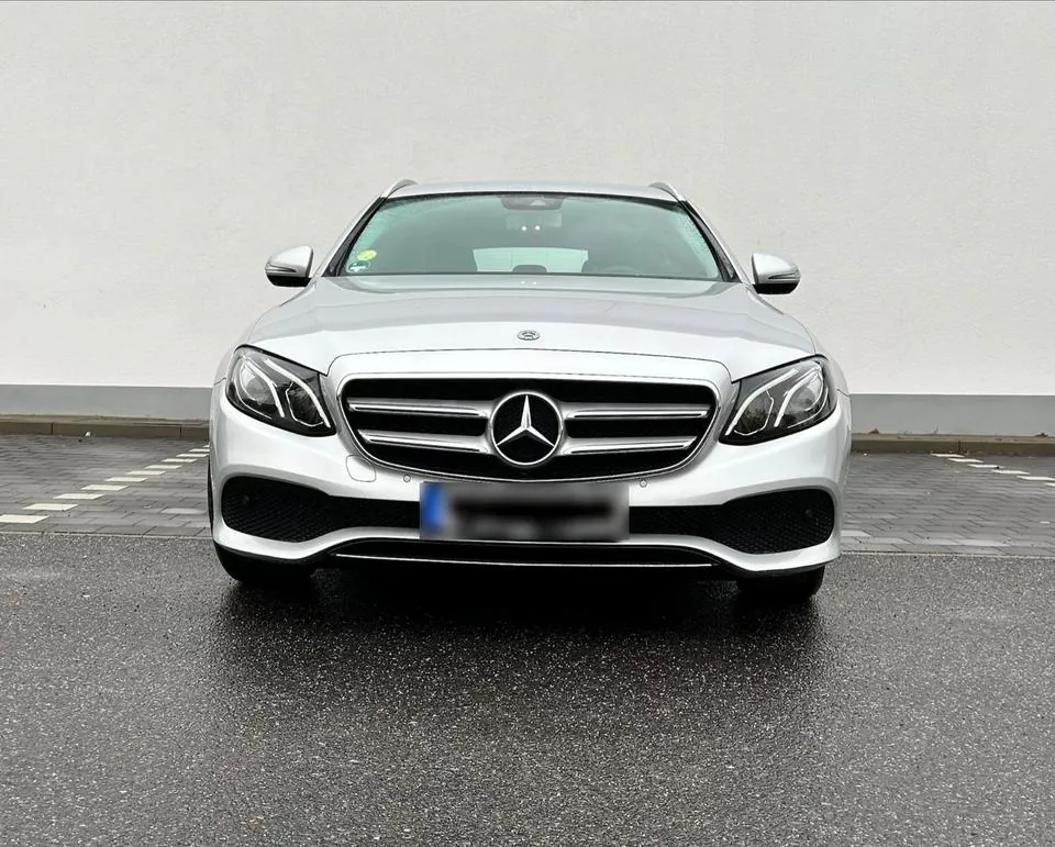 Mercedes-Benz 220