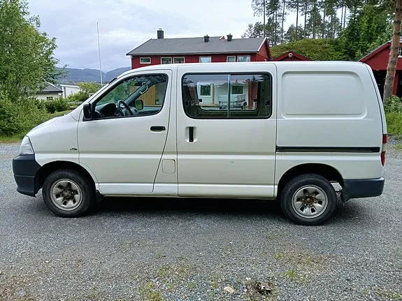 Toyota Hiace 2008 photo 4