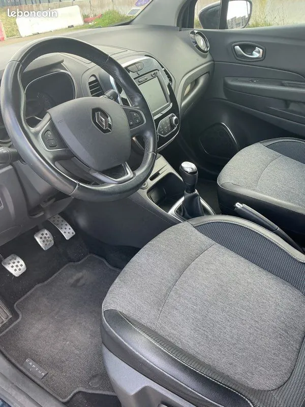 Renault Captur 2019 photo 2