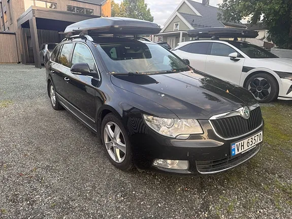 Skoda Superb 2012 photo 2