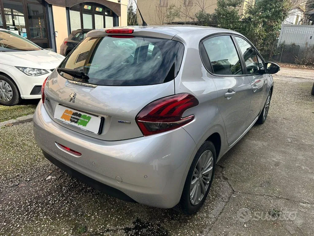 Peugeot 208 2016 photo 4