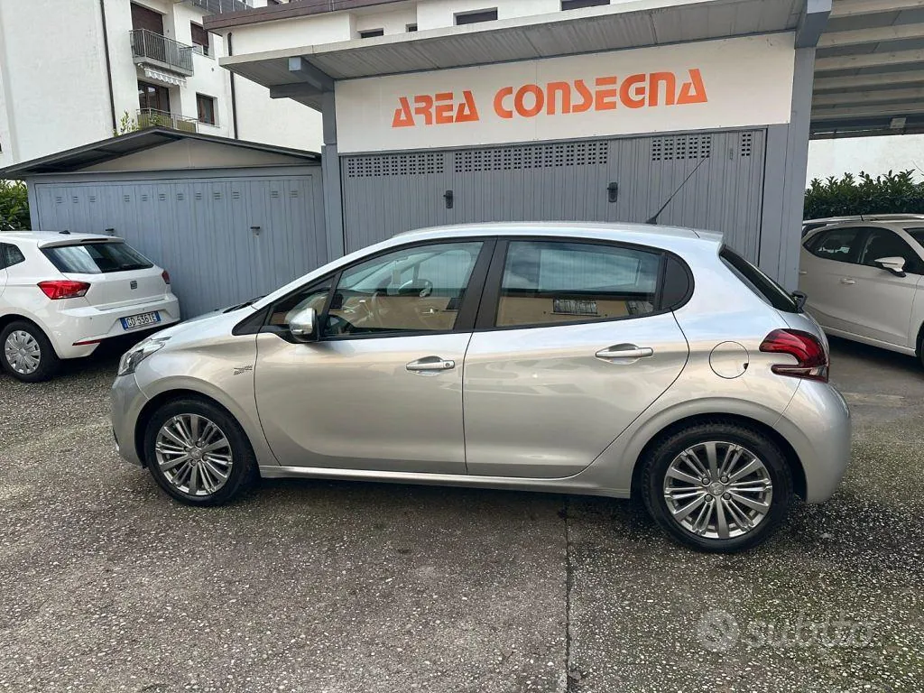 Peugeot 208 2016 photo 2