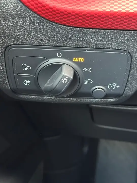 Audi Q2 2017 photo 2