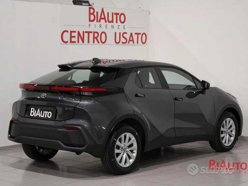 Toyota C-Hr 2025 photo 2
