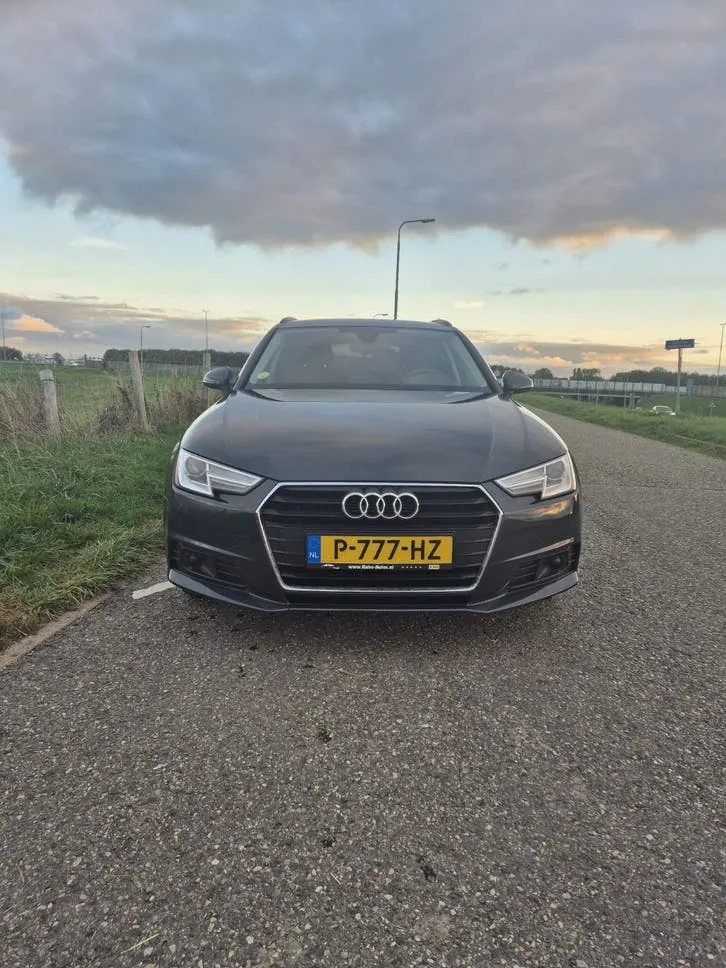 Audi A4 2019 photo 2