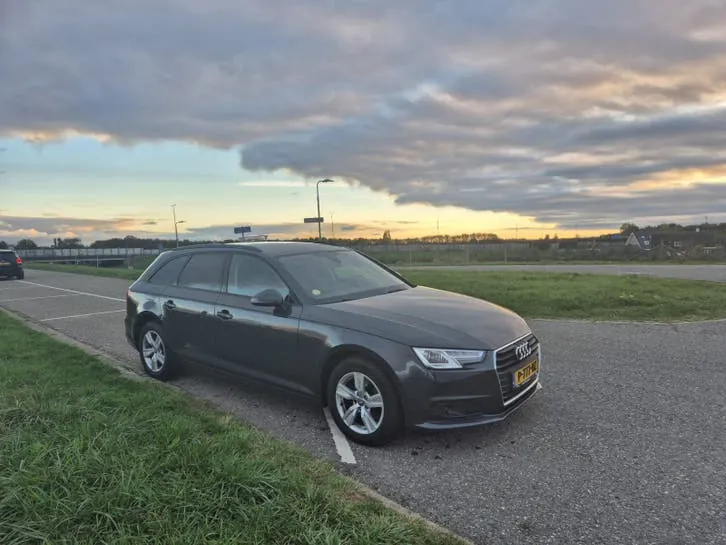 Audi A4 2019 photo 3