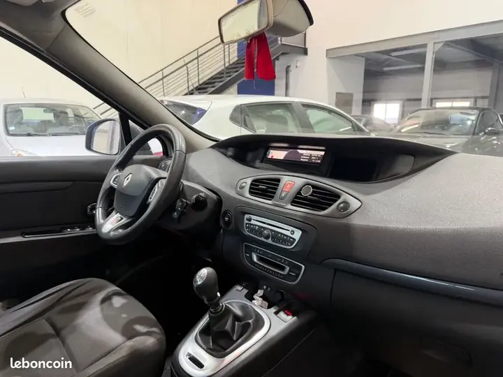 Renault Scenic 2011 photo 4