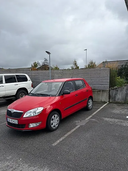 Skoda Fabia 2011 photo 2