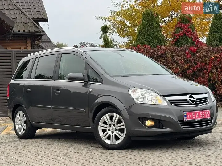 Opel Zafira 2010 photo 2