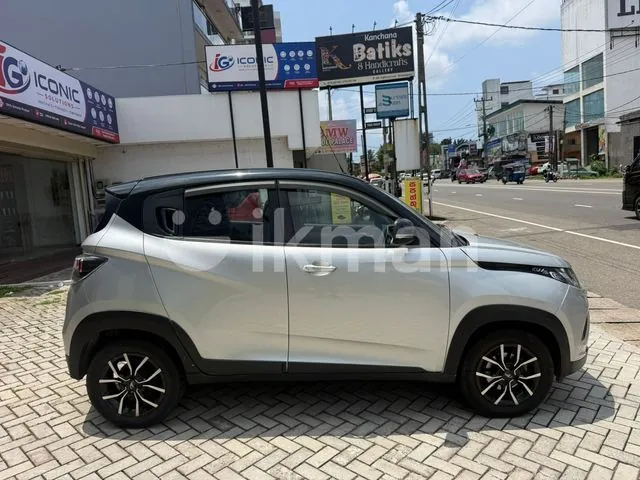 Mahindra Kuv 100 2021 photo 4