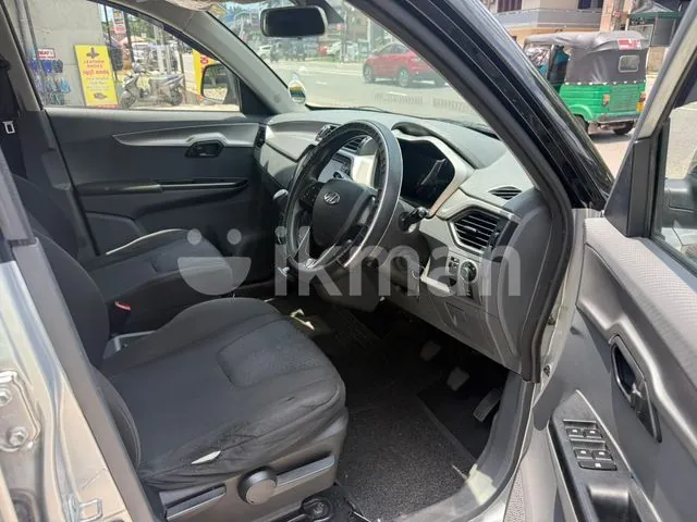 Mahindra Kuv 100 2021 photo 5