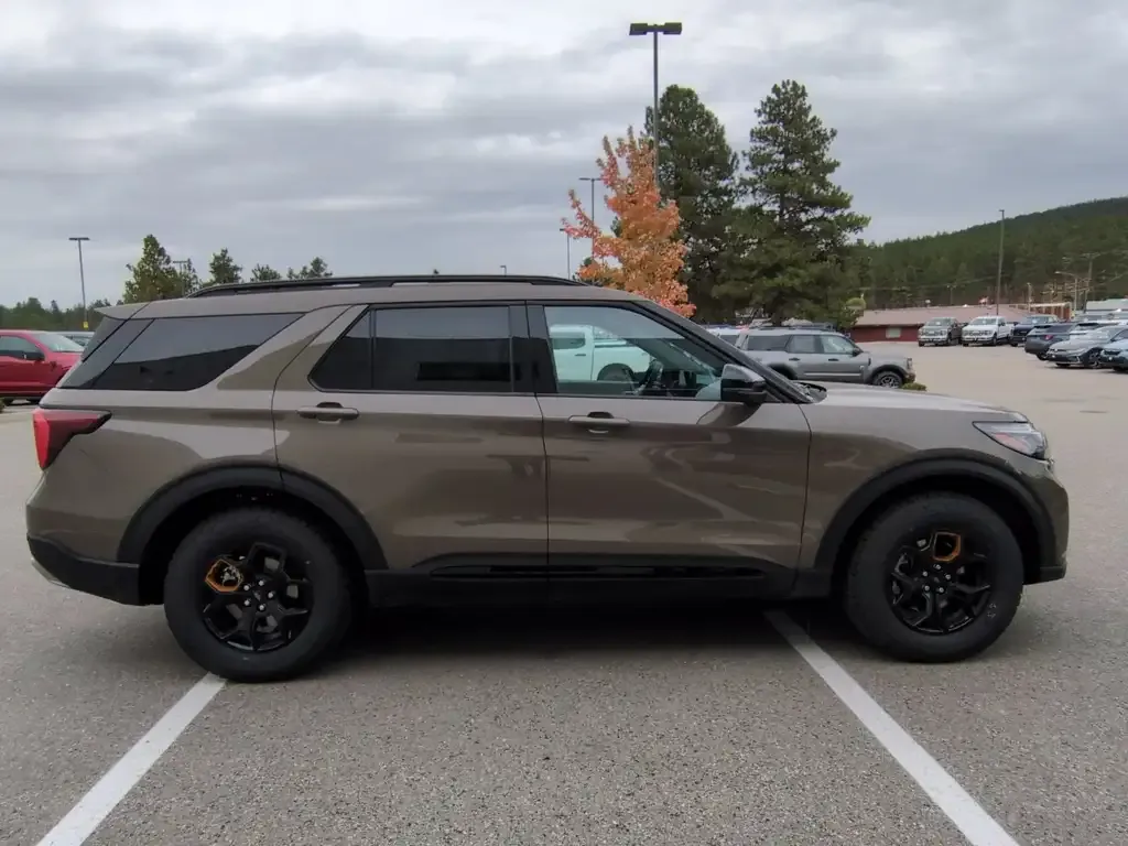 Ford Explorer 2026 photo 2