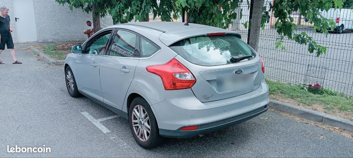 Ford Focus 2012 photo 2