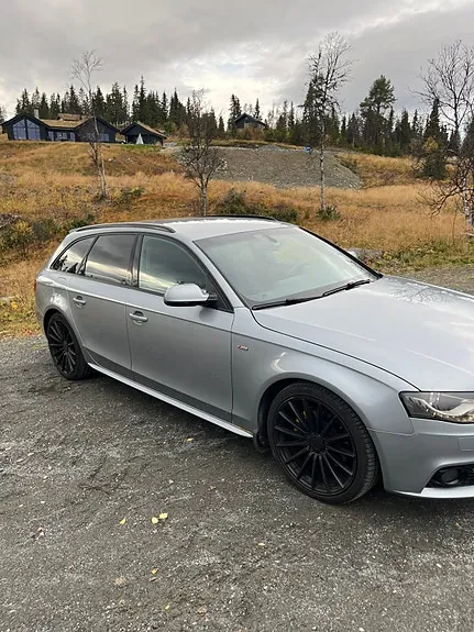 Audi A4 2010 photo 2