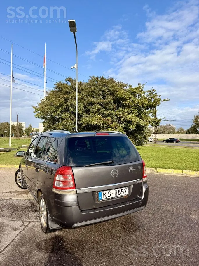 Opel Zafira 2009 photo 4