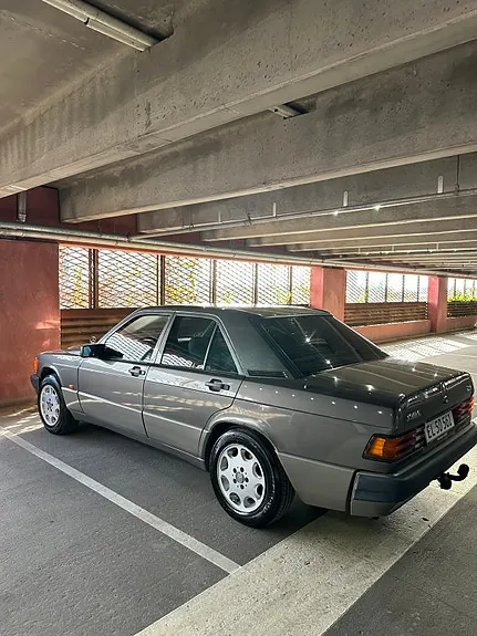 Mercedes-Benz 190 E 1985 photo 2