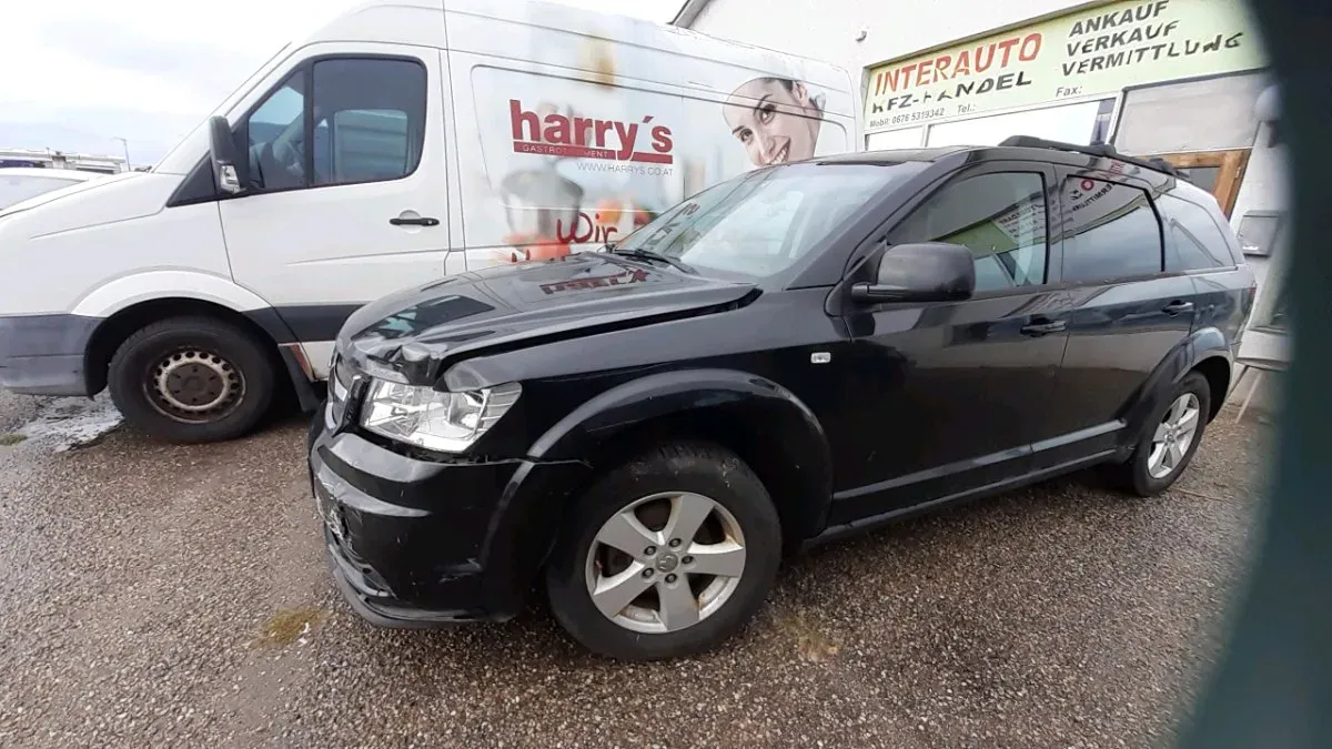 Dodge Journey 2011 photo 2
