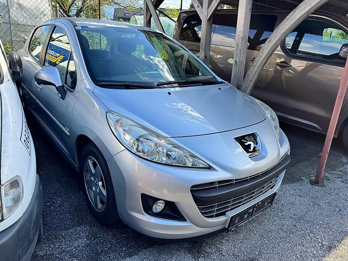 Peugeot 207 2012 photo 2