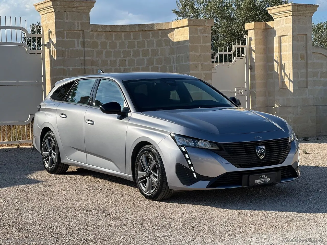 Peugeot 308 2022 photo 2