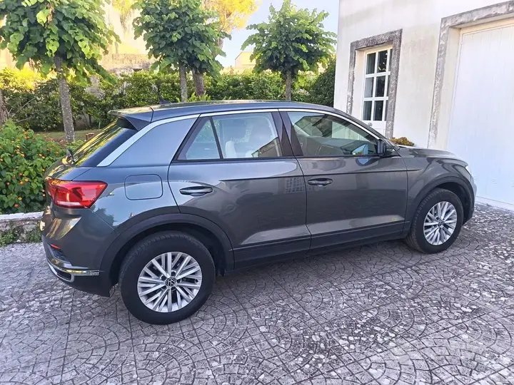 Volkswagen T-Roc 2021 photo 2