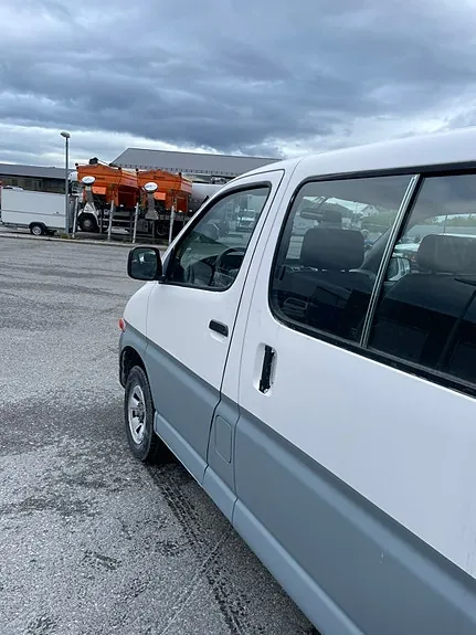 Toyota Hiace 1998 photo 2
