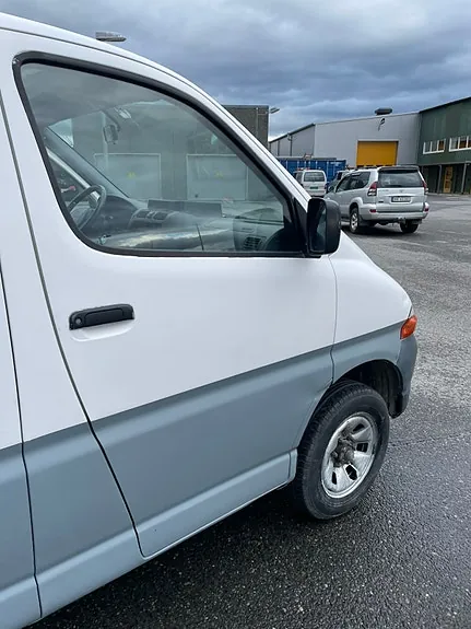 Toyota Hiace 1998 photo 4