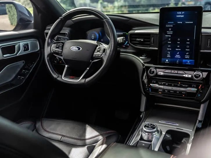 Ford Explorer 2021 photo 2