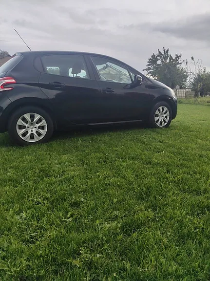 Peugeot 208 2012 photo 4