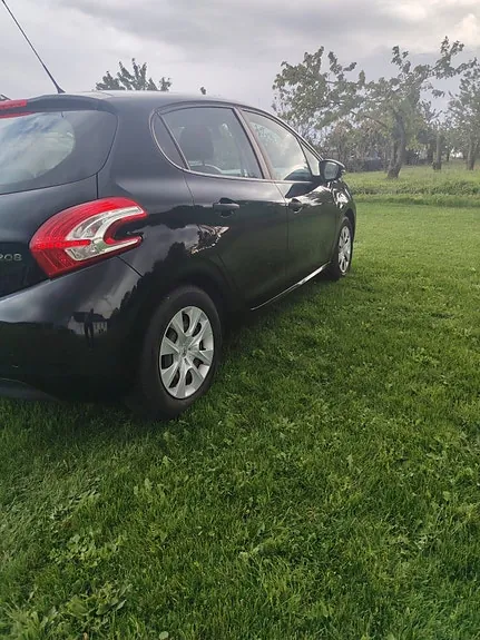 Peugeot 208 2012 photo 5