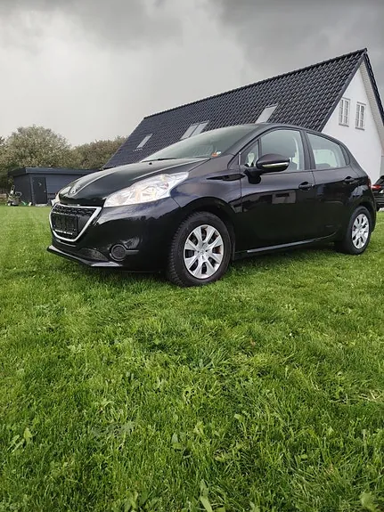 Peugeot 208 2012 photo 3