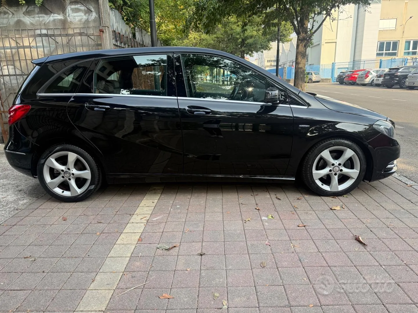Mercedes-Benz B 180 2012 photo 4