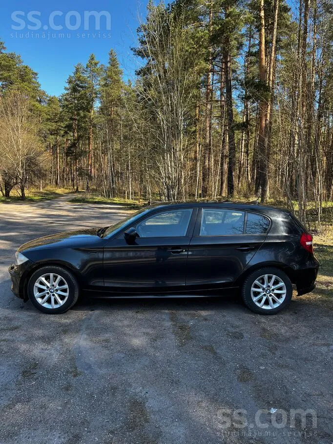 BMW 1 Series 2009 photo 2