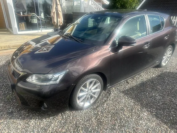Lexus Ct200H 2011 photo 2