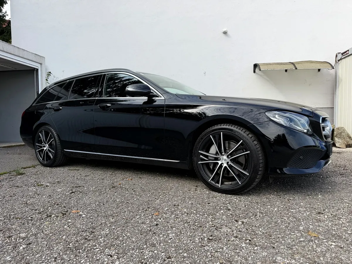 Mercedes-Benz E-Class 2017 photo 3