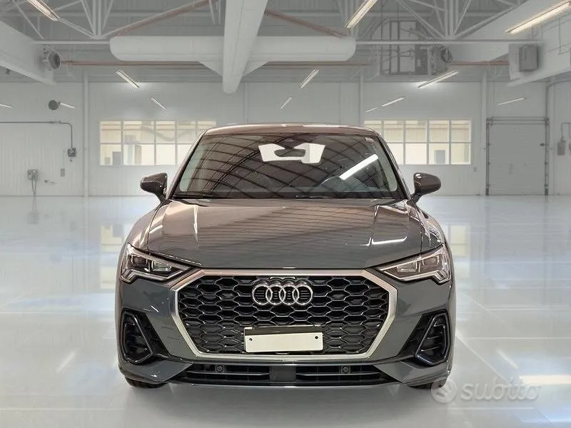 Audi Q3 2022 photo 2