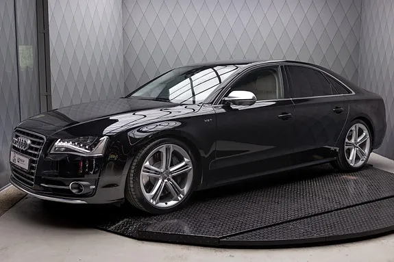 Audi S8 2013 photo 2
