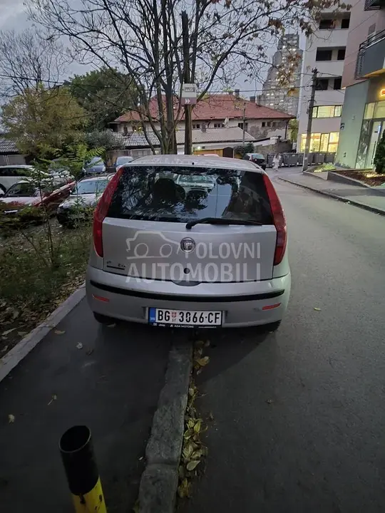 Fiat Punto 2011 photo 2